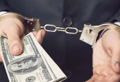 В Днепре на взятке в долларах поймали чиновника городского совета