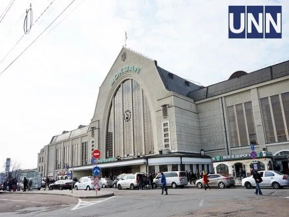 Из-за "минирования" из Центрального вокзала в Киеве эвакуировали около 1,5 тыс. человек