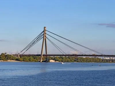 На Северном мосту через Днепр частично ограничат движение транспорта