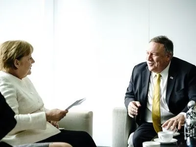 Меркель настроена обсудить с Помпео будущее Украины