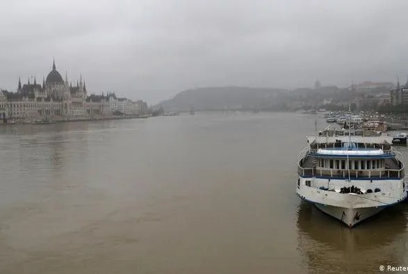 Аварія на Дунаї: в Угорщині розширили пошуки зниклих безвісти
