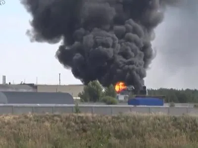 На заводі в Росії прогриміли два вибухи, почалася пожежа