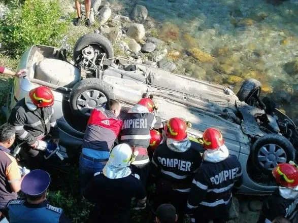 В Румынии автомобиль упал с моста в реку, есть погибшие