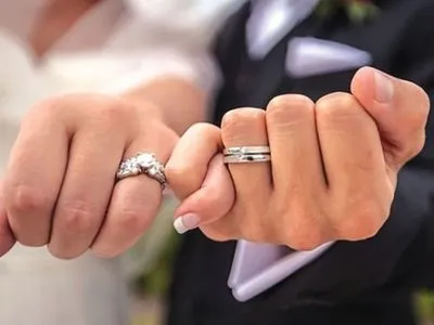 У Фінляндії неповнолітнім заборонили одружуватися