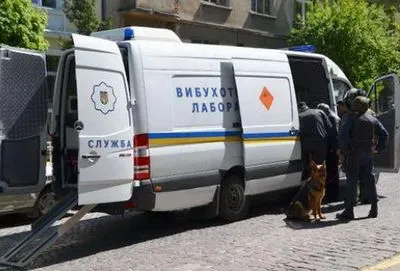 В Киеве полиция ищет взрывчатку в нескольких магазинах