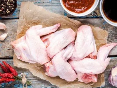 Курятина в Україні вдвічі дешевша за свинину