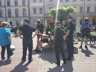 В центре Львова задержали неадекватных пьяных дебоширов