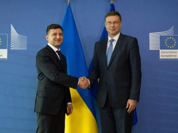 prezident-ukrayini-zustrivsya-z-vitse-prezidentom-yevropeyskoyi-komisiyi-valdisom-dombrovskisom