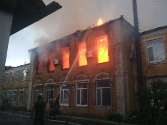 В Кировоградской области от удара молнии загорелось здание РГА