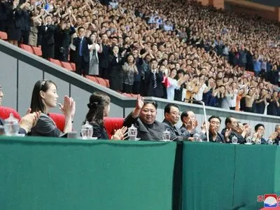 Кім Чен Ин розкритикував учасників масової вистави на стадіоні за "безвідповідальність"