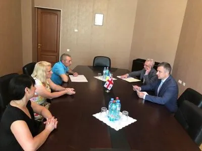 Зеленский отправил детского омбудсмена в Грузию для возвращения 10 маленьких украинцев