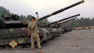 На Донбассе украинские военные провели нестандартные учения на танках