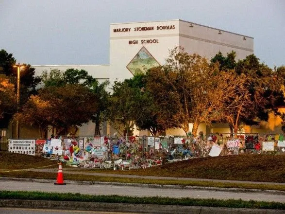 У США заарештували поліцейського через бездіяльність під час бійні в школі Флориди