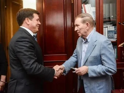 Зубко заявив Кучмі про важливість режиму тиші на Донбасі під час жнив