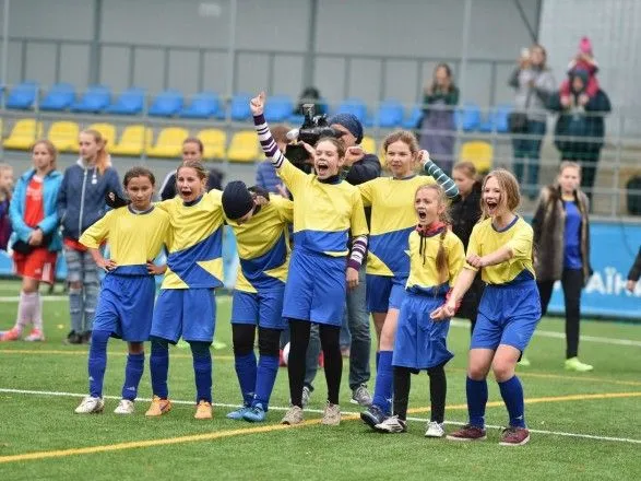 В дитячу футбольну академію УАФ запрошують дівчат