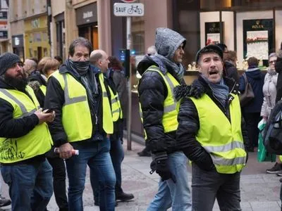 В очередной волне протестов "желтых жилетов" во Франции приняли участие 10,3 тыс. человек