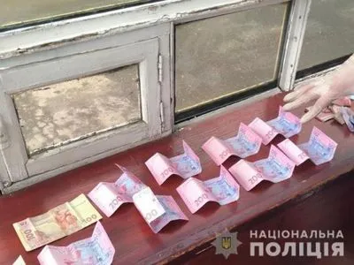 Таможенники и пограничники на Буковине требовали взятки за ввоз "евроблях"