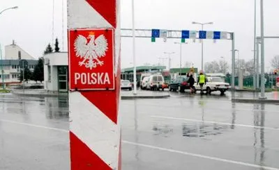 Украинцы на авто реже пересекают границу с Польшей после закона о "евробляхах"