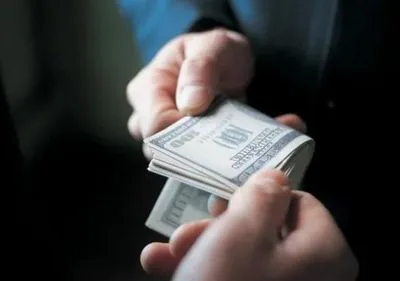 Работников ГФС поймали на взятке в 1,8 тыс. долларов
