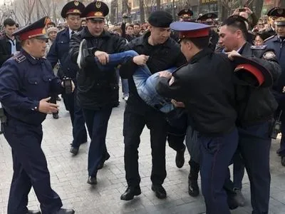 В Казахстане задержано около 700 протестующих