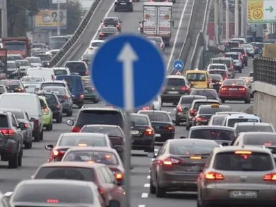 В Киеве пробки значительно сковали движение автомобилей