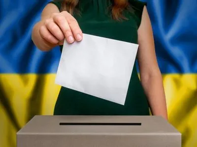 Около половины избирателей планирует голосовать за партию "Слуга народа" на выборах в Раду - опрос