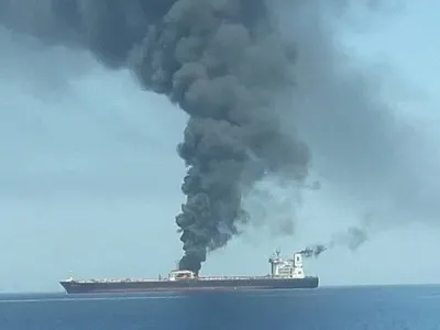 Після атаки в Перській затоці затонув танкер, злетіли світові ціни на нафту