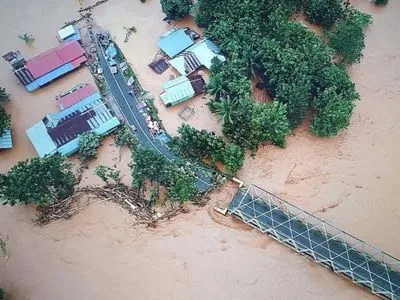 В Индонезии от наводнения пострадали десятки тысяч людей