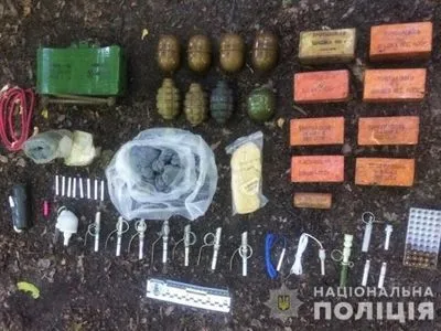 У Києві знайшли схрон боєприпасів та вибухівки