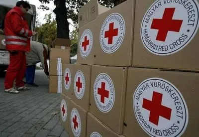 Жителям Донбасса Красный Крест отправил 16 грузовиков гуманитарной помощи