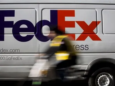 У Китаї вирішили розпочати розслідування щодо FedEx через "порушення доставки Huawei"