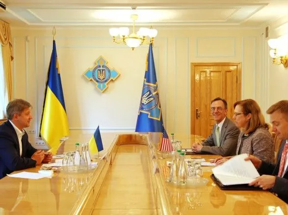 Данилюк обговорив з тимчасово повіреною у справах США аудит "Укроборонпрому"