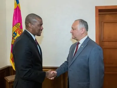 Додон провів переговори з послом США стосовно кризи у Молдові