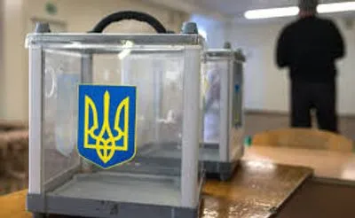 Большинство украинцев считает, что выборы должны состояться 21 июля, несмотря на решение КСУ - опрос