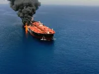 Японский грузовладелец заявил об артиллерийском обстреле танкера в заливе Омана