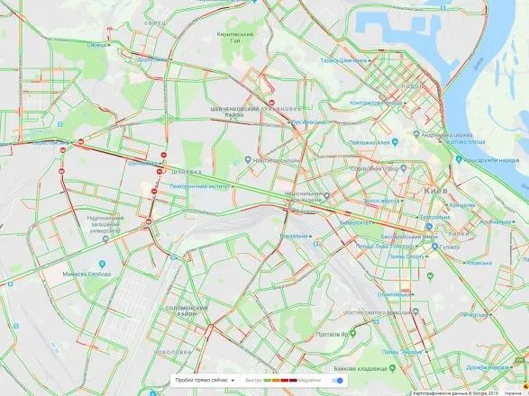 Утро пятницы в столице: пробки частично сковали дороги