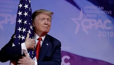 Трамп выступил за запрет сожжения флага США, чем переполошил защитников свободы слова