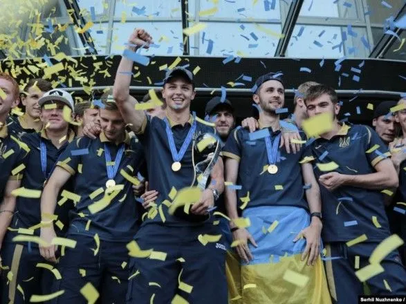 Игроков и персонал сборной Украины по футболу U-20 наградили за победу на Чемпионате мира