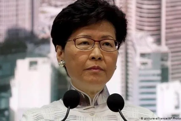 Глава правительства Гонконга извинилась перед участниками протестов