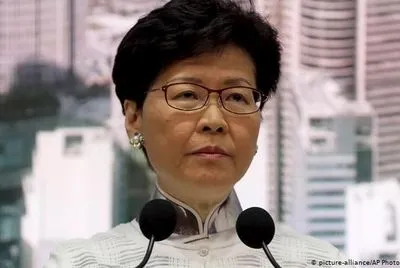 Глава правительства Гонконга извинилась перед участниками протестов
