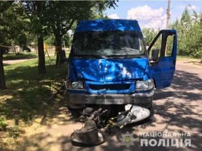 В Запорожской области пьяный водитель микроавтобуса насмерть сбил мотоциклиста