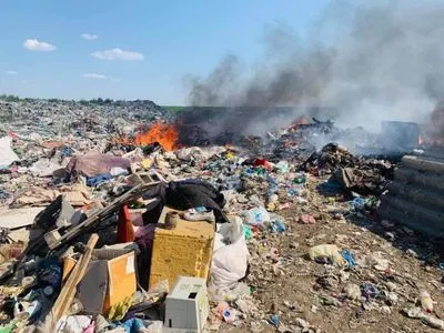 Вблизи Николаева произошел пожар на полигоне твердых бытовых отходов