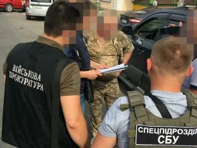 Заступник військового комісара на Одещині вимагав від призовника хабар у тисячу доларів