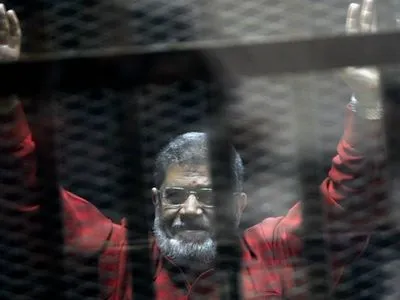 Екс-президент Єгипту помер у залі суду