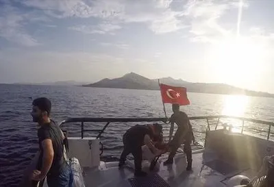 Найдены восемь тел мигрантов, лодка которых затонула у берегов Турции
