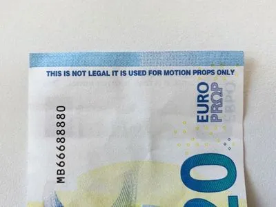 Поліція Фінляндії розслідує використання сувенірних "євро" з написами російською