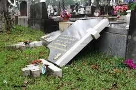 В Украине в этом году зафиксировано почти 600 надругательств над могилами