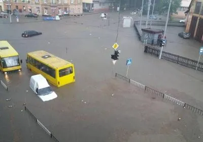 Во Львовской области подтопленными в результате сильных дождей остаются 5 жилых домов
