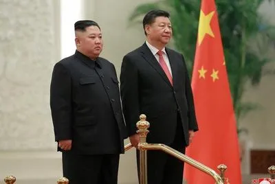 Лідер Китаю Сі Цзіньпін вперше відвідає Північну Корею