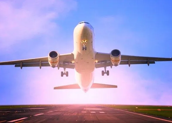 Авіакомпанії в Україні через півмісяця повернули право на перельоти